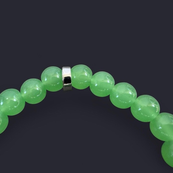 Green Glass Bead Bracelet 8mm - Picture 5 of 6